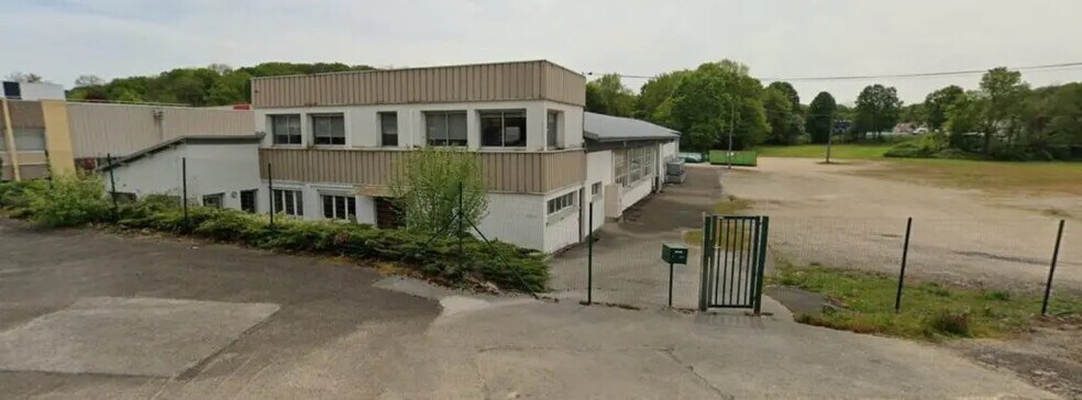Local d’activités dans Pirey à louer - Photo de l’immeuble – Image 2 sur 12