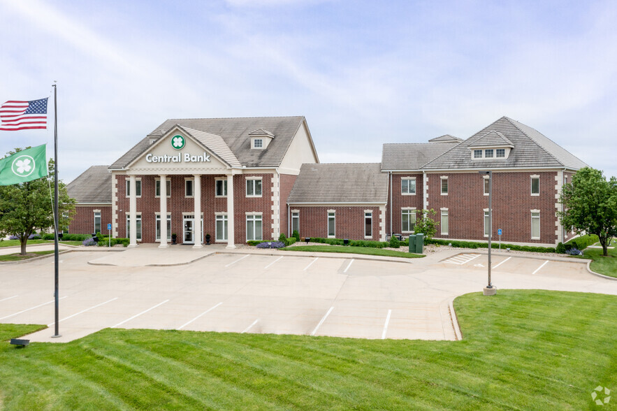2400 NW Prairie View Rd, Platte City, MO à louer - Photo de l’immeuble – Image 3 sur 6