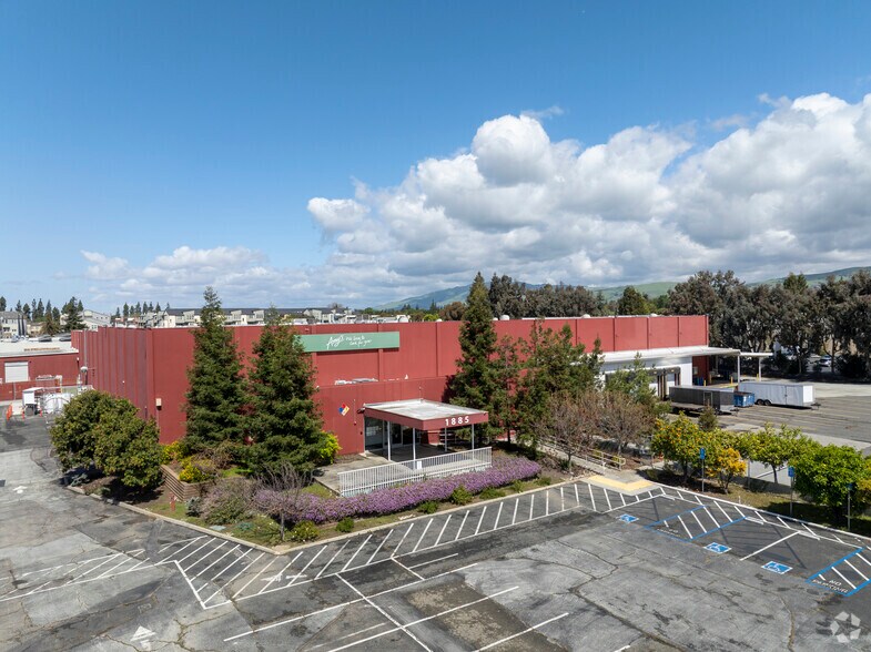 1885 Las Plumas Ave, San Jose, CA à vendre - Photo principale – Image 1 sur 47