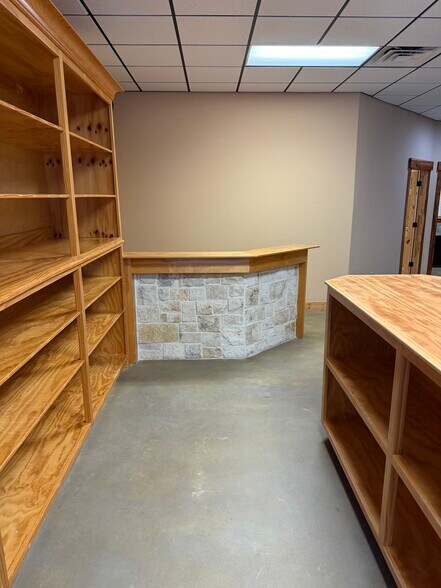 1274 Blake Rd, Conroe, TX à louer - Photo de l’immeuble – Image 2 sur 26