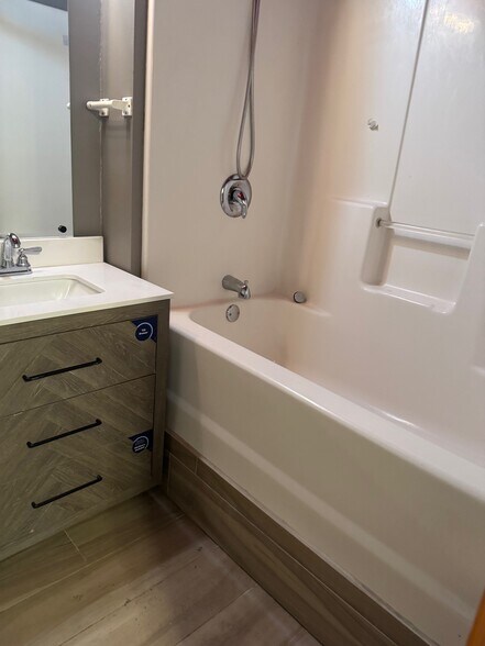 701 E Pine St, Edgewood, TX à vendre - Photo de l’immeuble – Image 3 sur 20