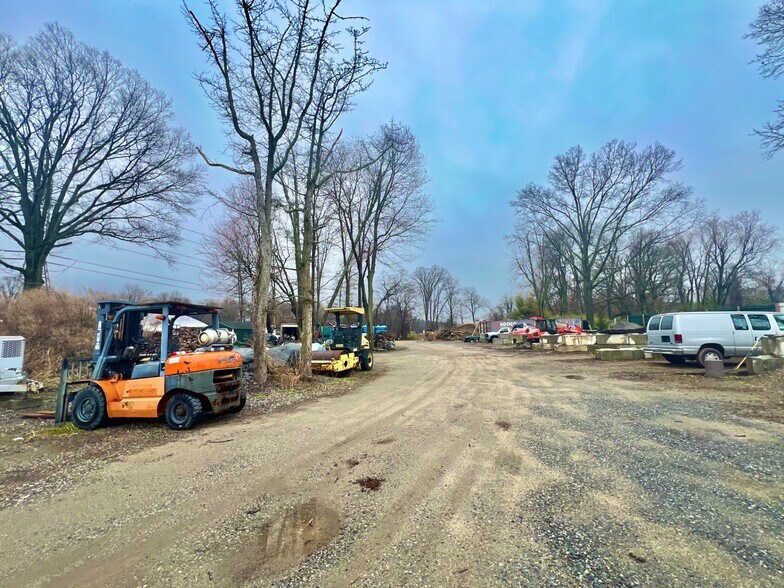 625 Dobbs Ferry Rd, White Plains, NY à vendre - Photo de l’immeuble – Image 2 sur 14