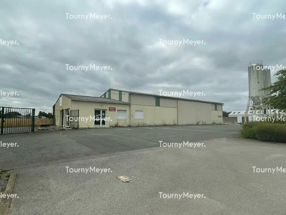 Local d'activités dans Plumelec à vendre Photo de l’immeuble– Image 1 sur 9