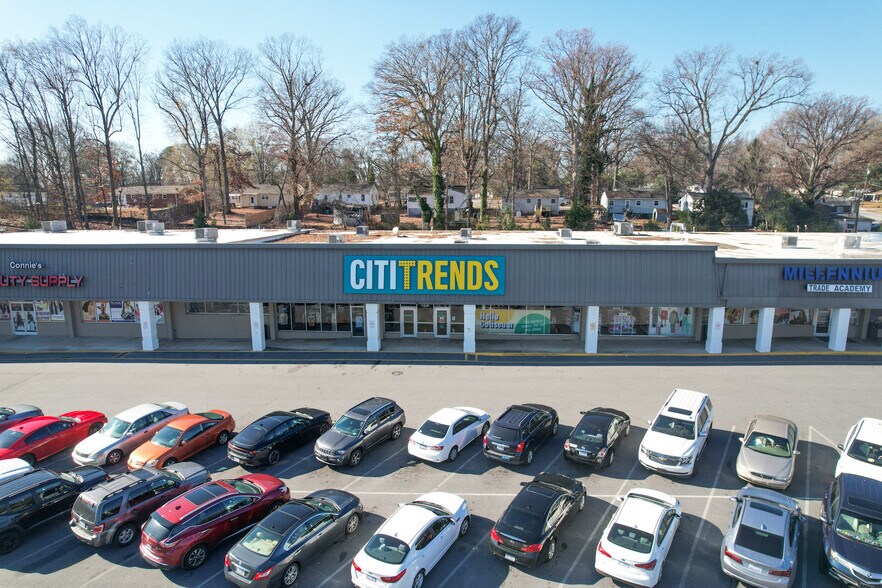 1902-1922 Coliseum Blvd, Greensboro, NC à louer - Photo de l’immeuble – Image 3 sur 6