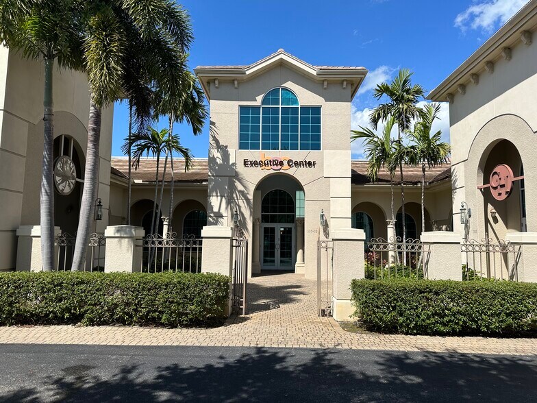 8891 Brighton Ln, Bonita Springs, FL à vendre - Photo principale – Image 1 sur 9
