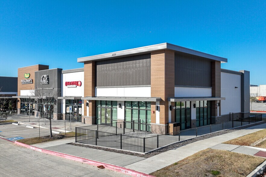 4000 W University Dr, McKinney, TX à louer - Photo principale – Image 1 sur 5