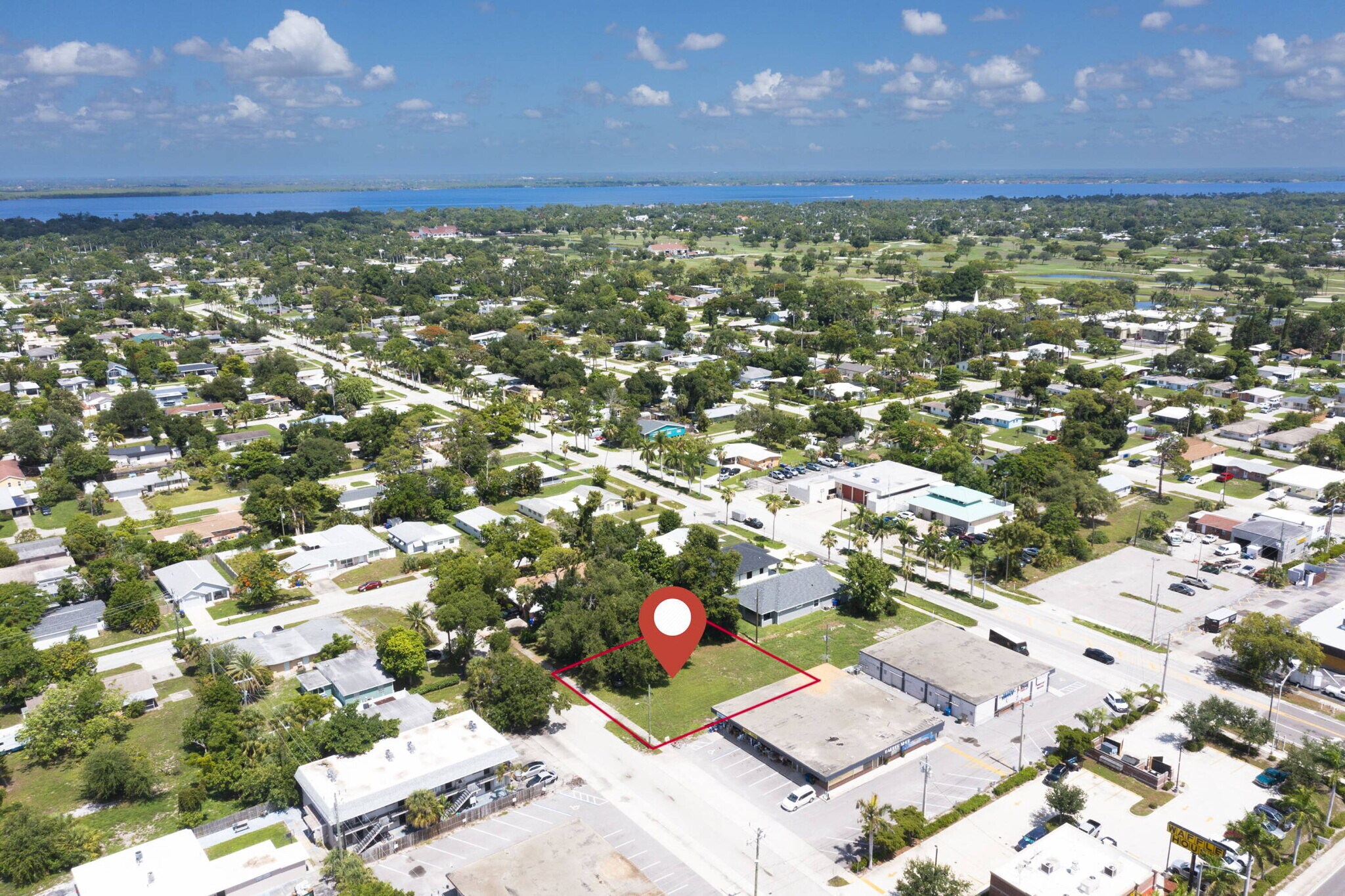 1925 Suwanee Ave, Fort Myers, FL à vendre Photo de l’immeuble– Image 1 sur 29