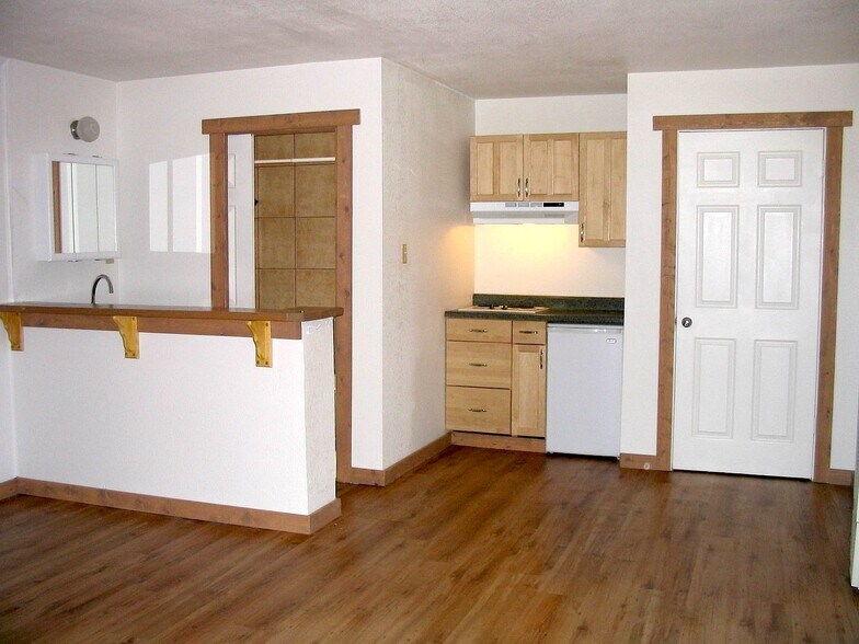 920 Alameda Ave, South Lake Tahoe, CA à vendre - Photo de l’immeuble – Image 3 sur 14
