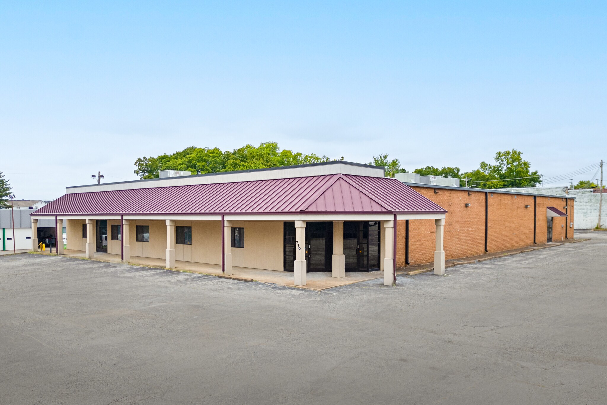 739 Madison St, Clarksville, TN à louer Photo de l’immeuble– Image 1 sur 6