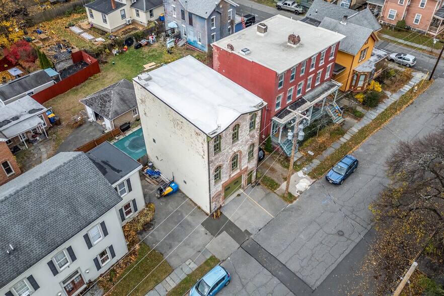 85 Hone St, Kingston, NY à vendre - Photo de l’immeuble – Image 3 sur 24