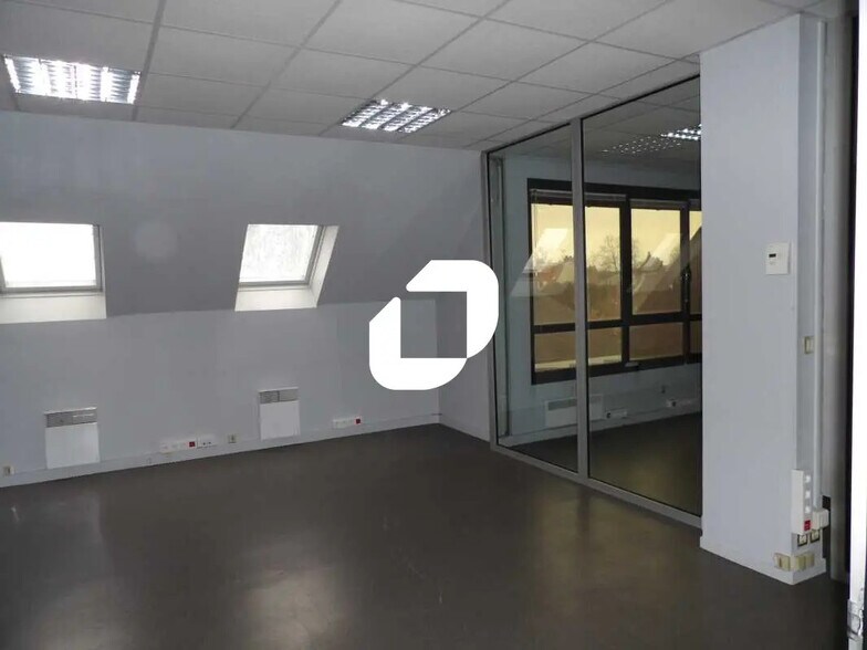 Bureau dans Mantes-la-Jolie à vendre - Photo de l’immeuble – Image 3 sur 4