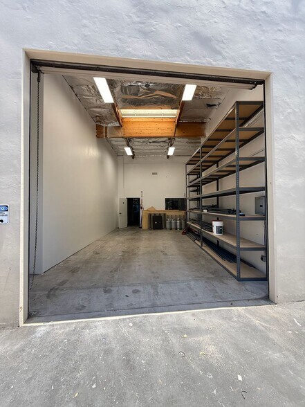 1900 E Warner Ave, Santa Ana, CA à louer - Photo de l’immeuble – Image 2 sur 14