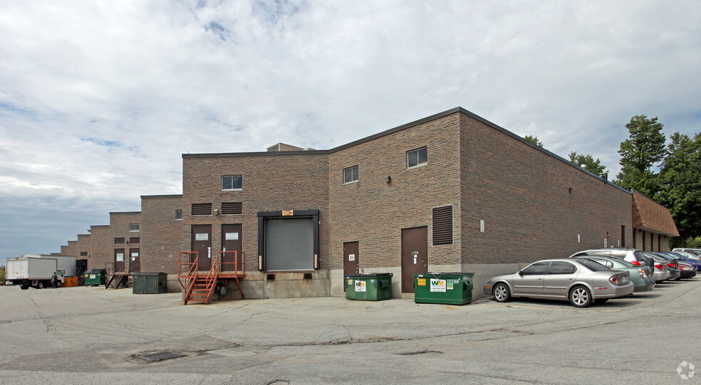 1361 Huntingwood Dr, Toronto, ON à louer - Photo de l’immeuble – Image 2 sur 2