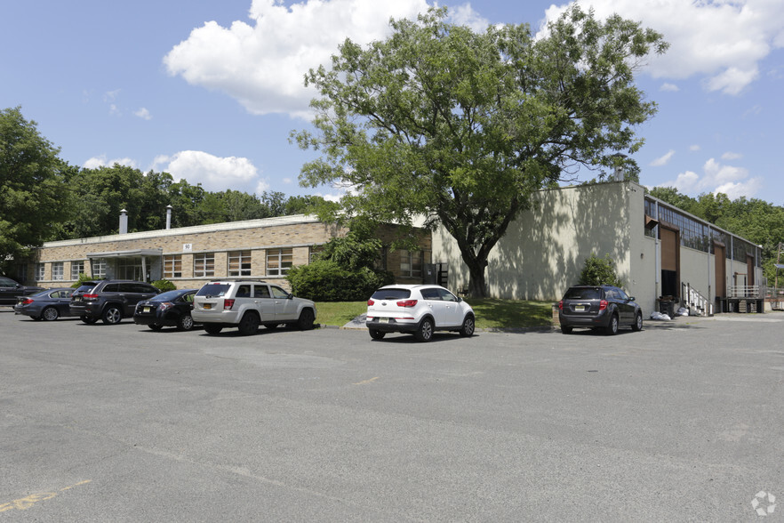 90 Newark Pompton Tpke, Wayne, NJ à louer - Photo principale – Image 1 sur 11