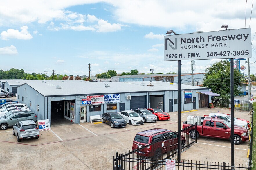 7676 N I-45, Houston, TX à louer - Photo de l’immeuble – Image 1 sur 20