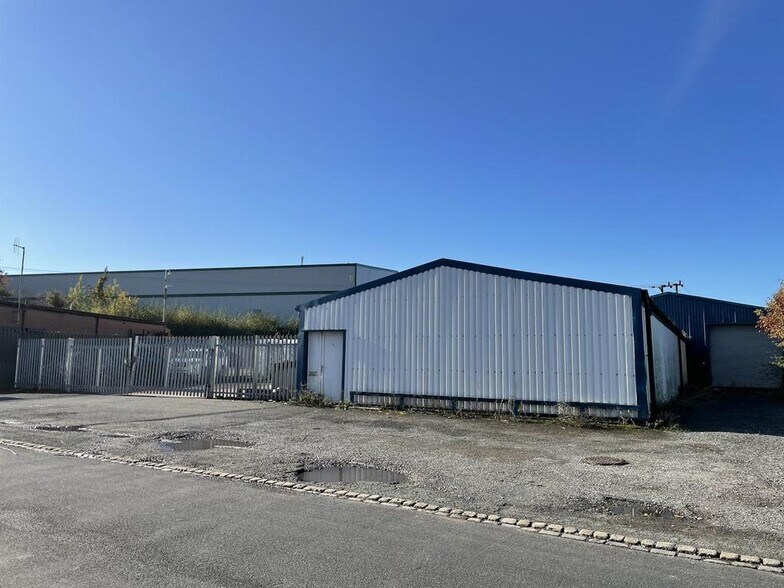 Unit 15 Turner Cres, Newcastle Under Lyme à louer - Photo de l’immeuble – Image 2 sur 7
