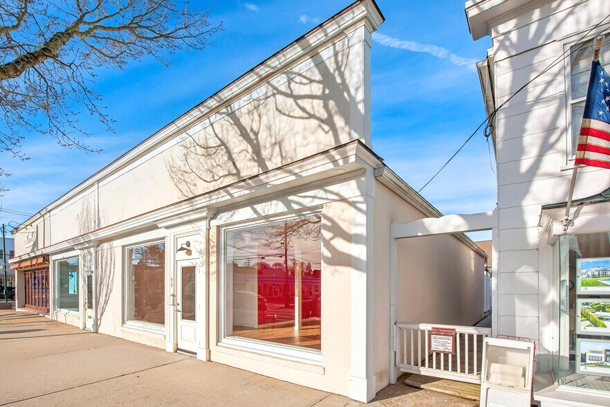 99 Jobs Ln, Southampton, NY à louer - Photo de l’immeuble – Image 2 sur 3