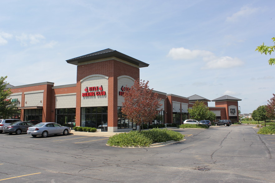 435 Angela Ln, Crystal Lake, IL à louer - Photo de l’immeuble – Image 1 sur 14