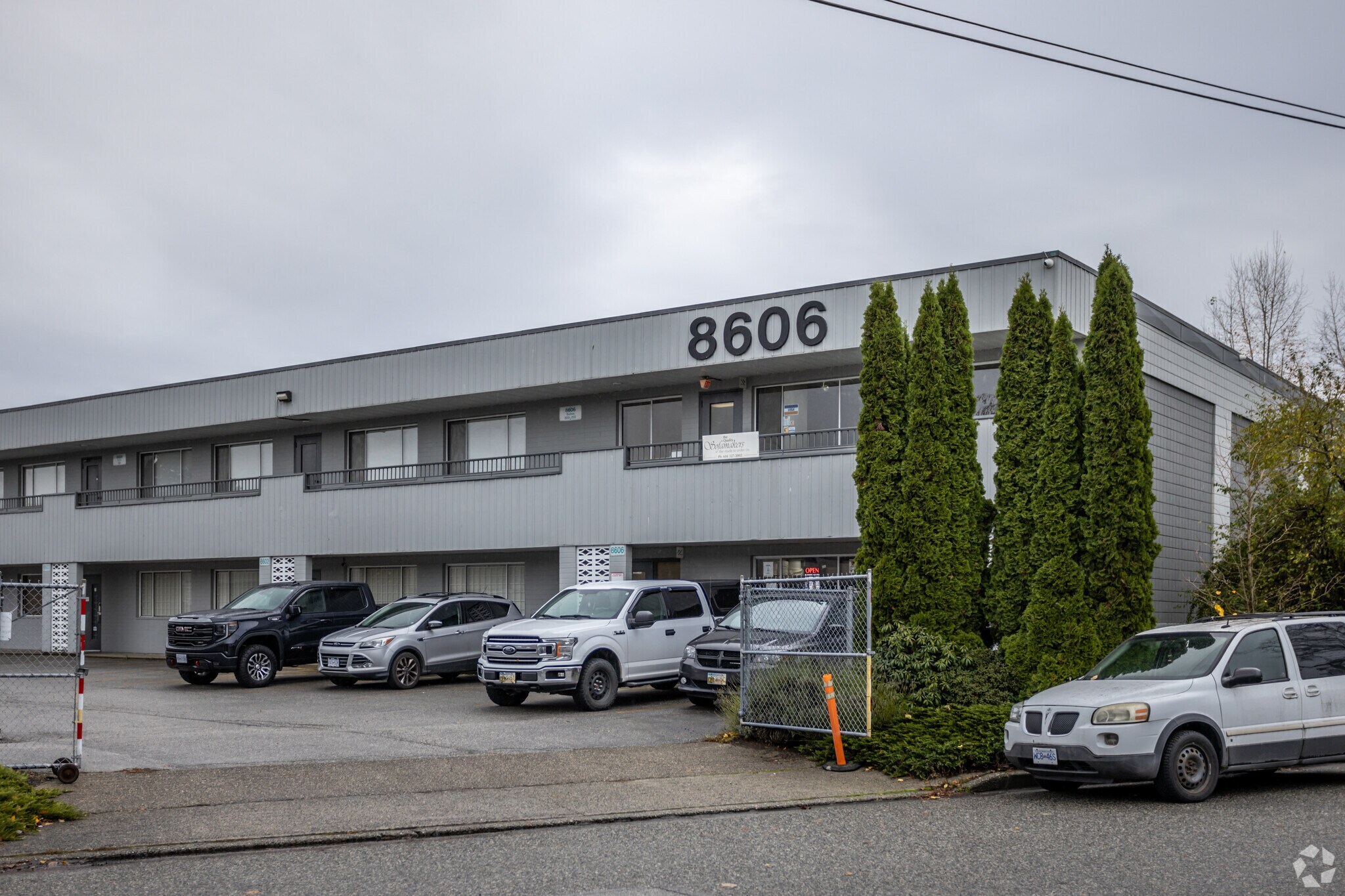 8550-8606 Fraser St, Vancouver, BC à louer Photo de l’immeuble– Image 1 sur 4