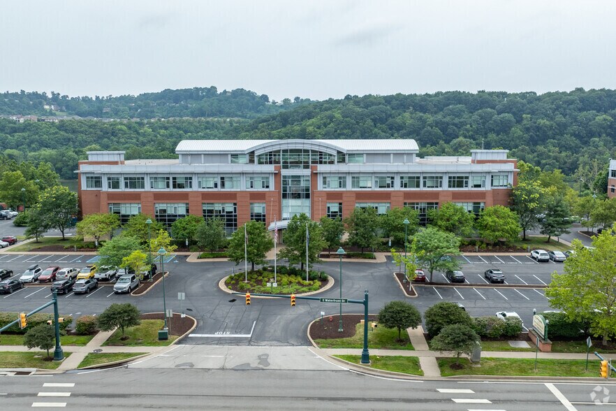 385 E Waterfront Dr, Homestead, PA à vendre - Photo de l’immeuble – Image 2 sur 5