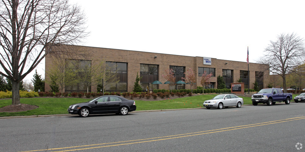 430-450 Commerce Blvd, Carlstadt, NJ à louer - Photo de l’immeuble – Image 3 sur 5