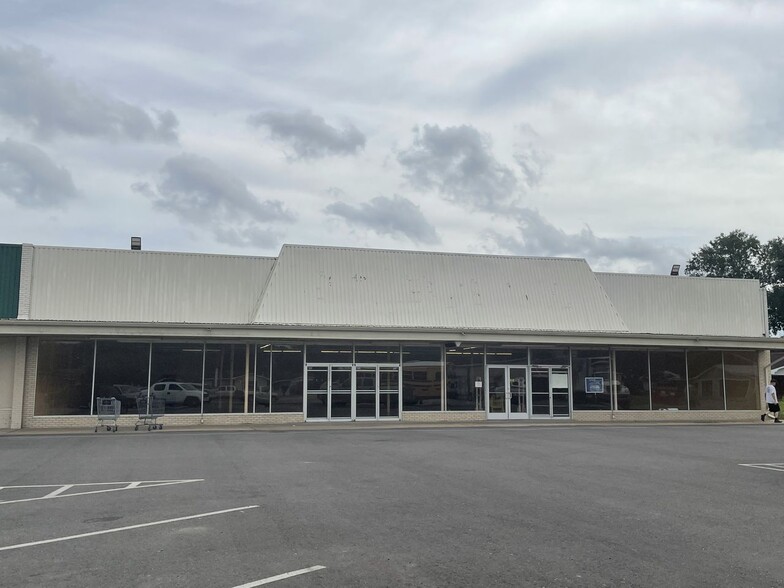 901-905 Tate Cove Rd, Ville Platte, LA à louer - Photo de l’immeuble – Image 1 sur 1