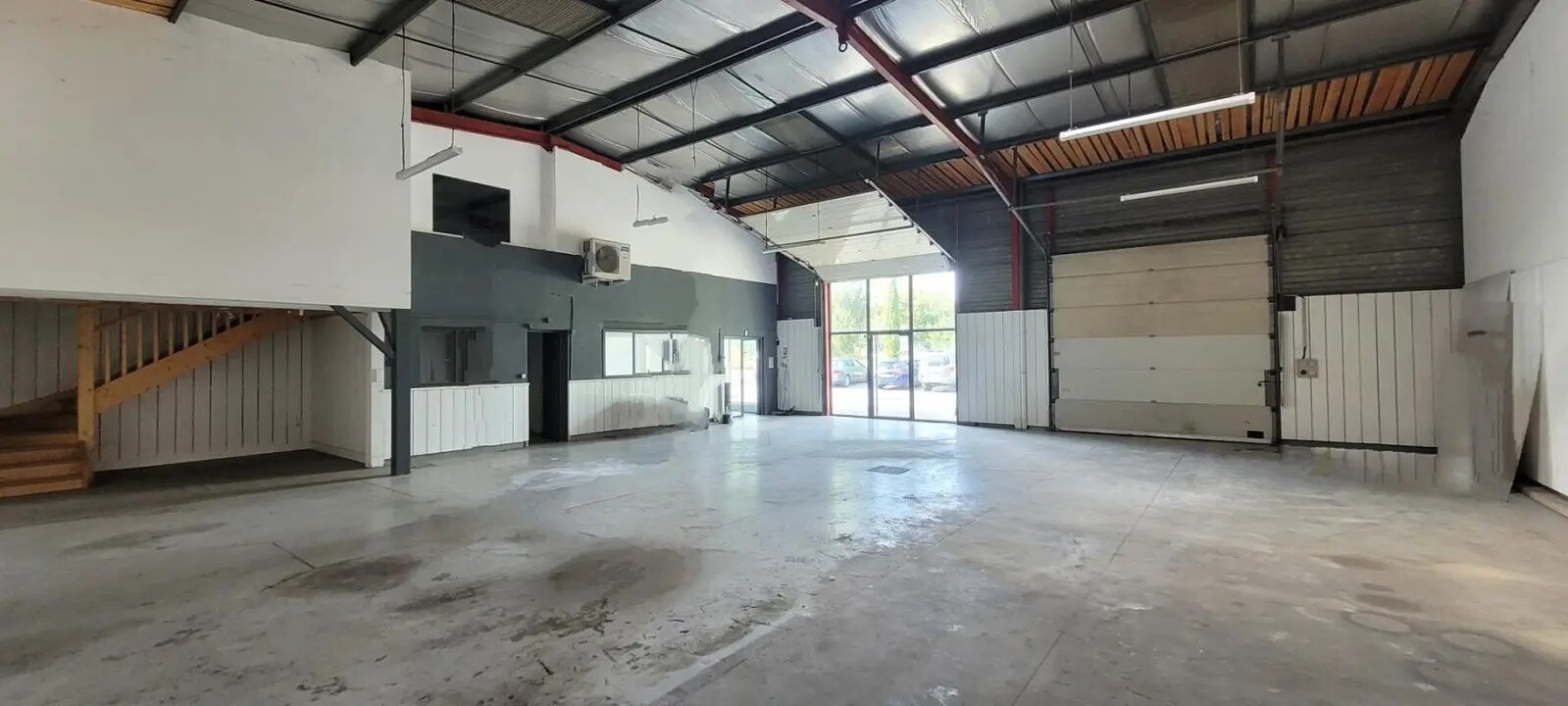 Local d’activités dans CIVRIEUX-D'AZERGUES à louer Photo intérieure– Image 1 sur 6