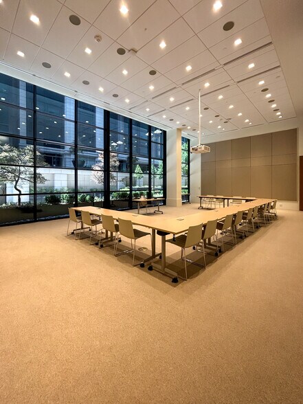 3001 Maple Ave, Dallas, TX à louer - Photo intérieure – Image 2 sur 16