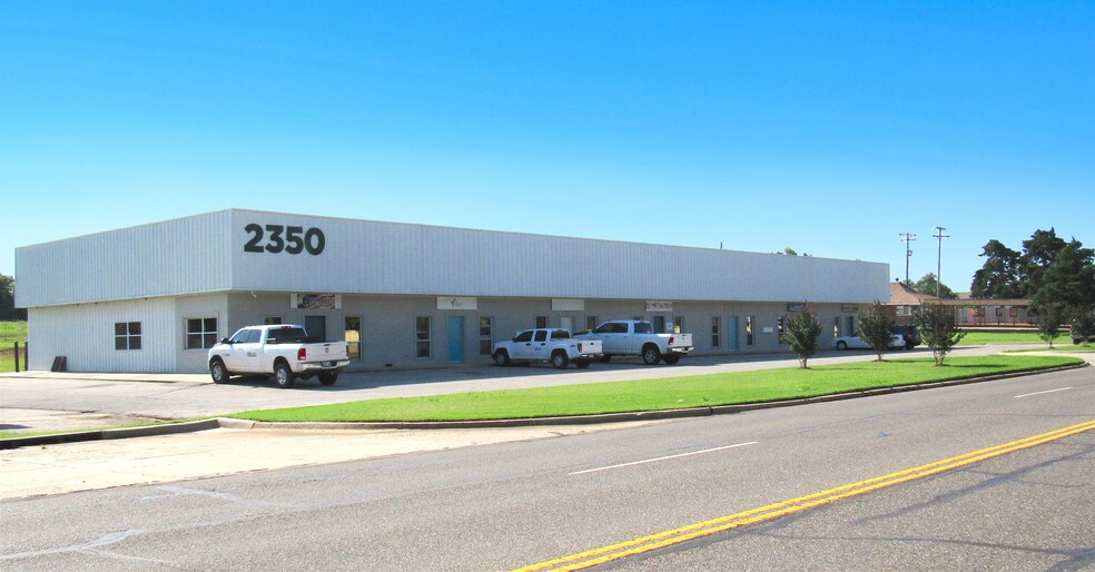 2350 S Midwest Blvd, Oklahoma City, OK à louer - Photo de l’immeuble – Image 3 sur 25