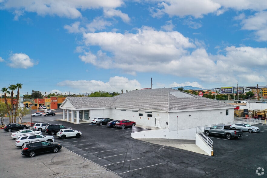 5240 W Charleston Blvd, Las Vegas, NV à vendre - Photo de l’immeuble – Image 3 sur 16