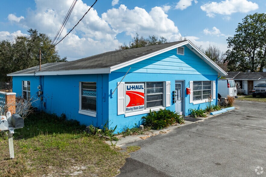 576 E International Speedway Blvd, Deland, FL à louer - Photo principale – Image 1 sur 8