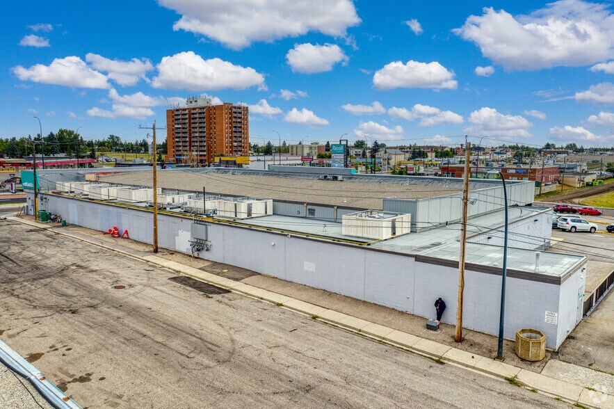 3301 17th Ave SE, Calgary, AB à louer - Photo de l’immeuble – Image 2 sur 6