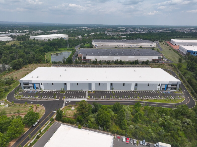 10 Constitution Ave, Piscataway, NJ à louer - Photo de l’immeuble – Image 3 sur 5