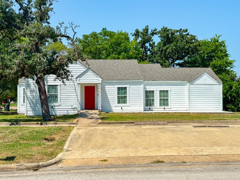 400 Oak St, Bryan, TX à louer - Photo de l’immeuble – Image 2 sur 20