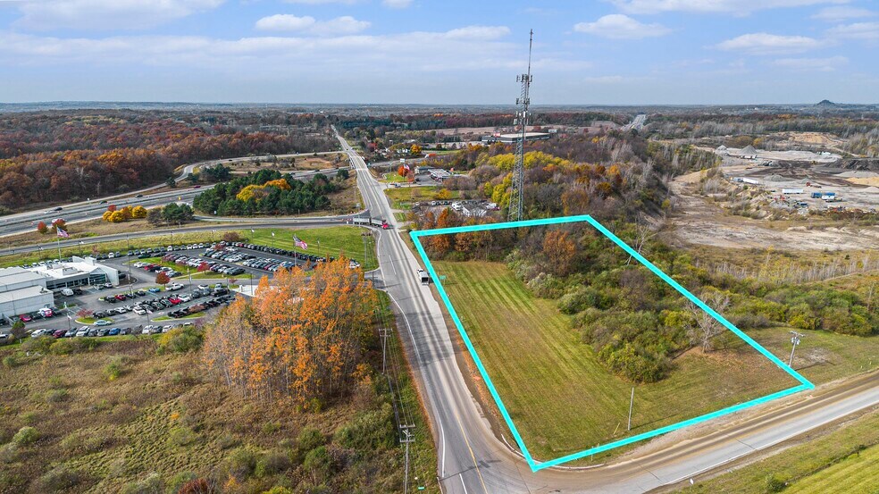 8815 Holly Rd, Holly, MI à vendre - Photo principale – Image 1 sur 27