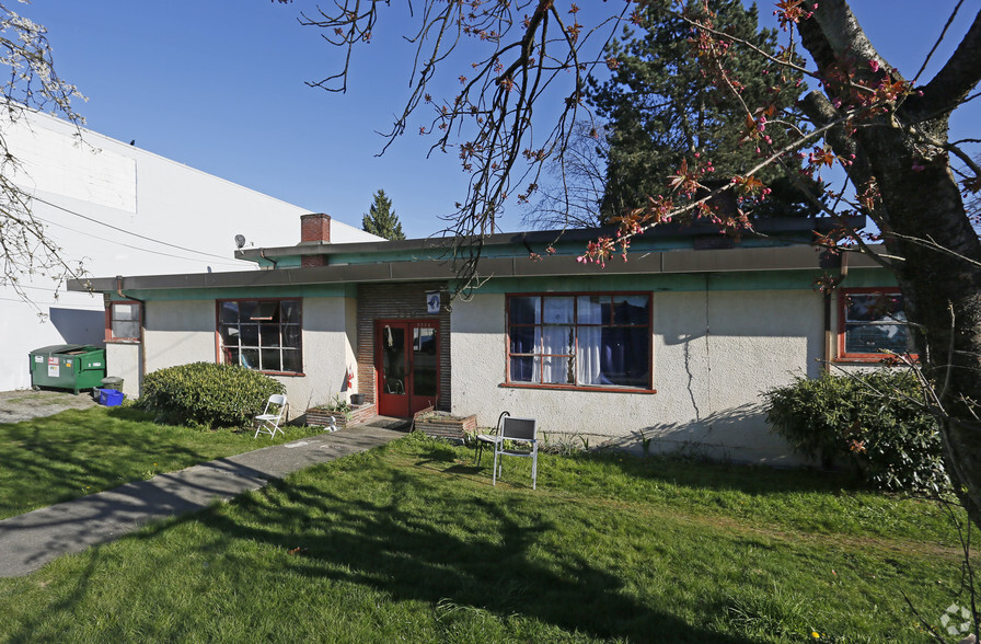 7774 Edmonds St, Burnaby, BC à vendre - Photo de l’immeuble – Image 3 sur 6