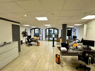 Plus de détails pour Local commercial à louer