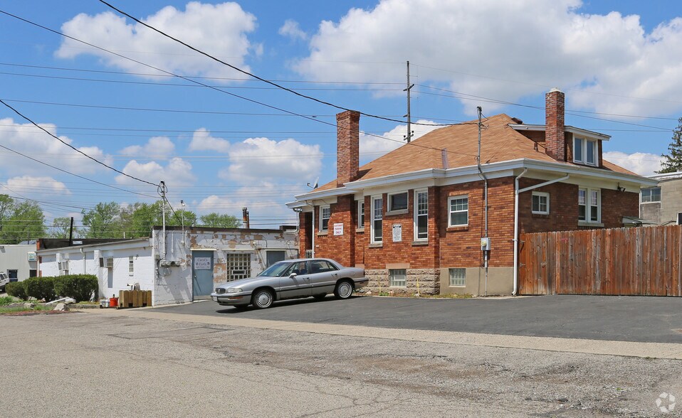 8000-8004 Blue Ash Rd, Cincinnati, OH à vendre - Photo de l’immeuble – Image 3 sur 14