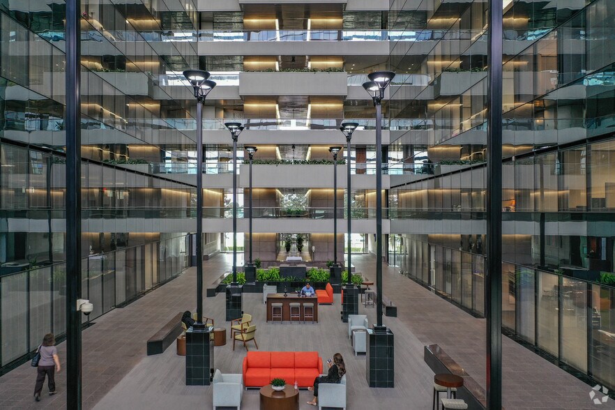 10777 Westheimer Rd, Houston, TX à louer - Photo de l’immeuble – Image 2 sur 15