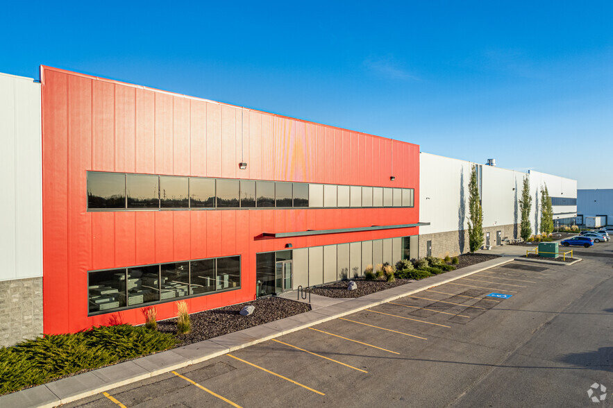 14210 157 Av NW, Edmonton, AB à louer - Photo de l’immeuble – Image 2 sur 5