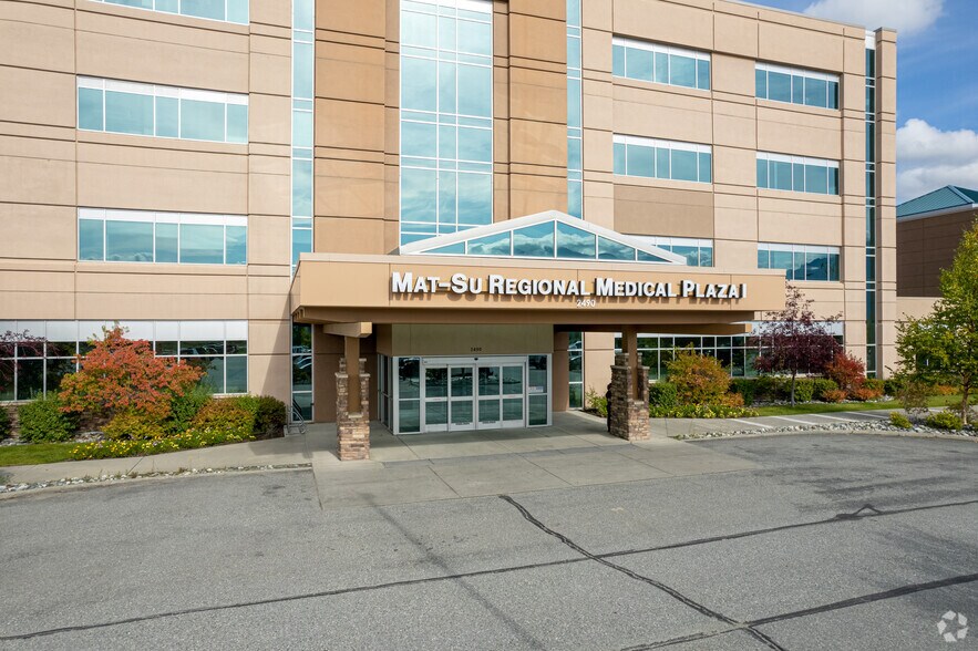 2490 S Woodworth Loop, Palmer, AK à louer - Photo de l’immeuble – Image 3 sur 9