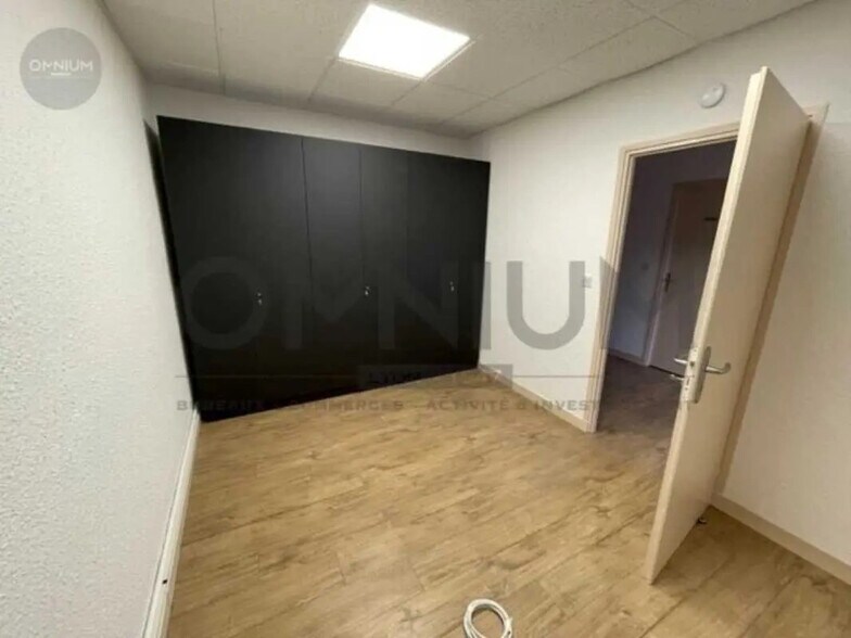 Bureau dans Charbonnières-les-Bains à louer - Photo de l’immeuble – Image 3 sur 6