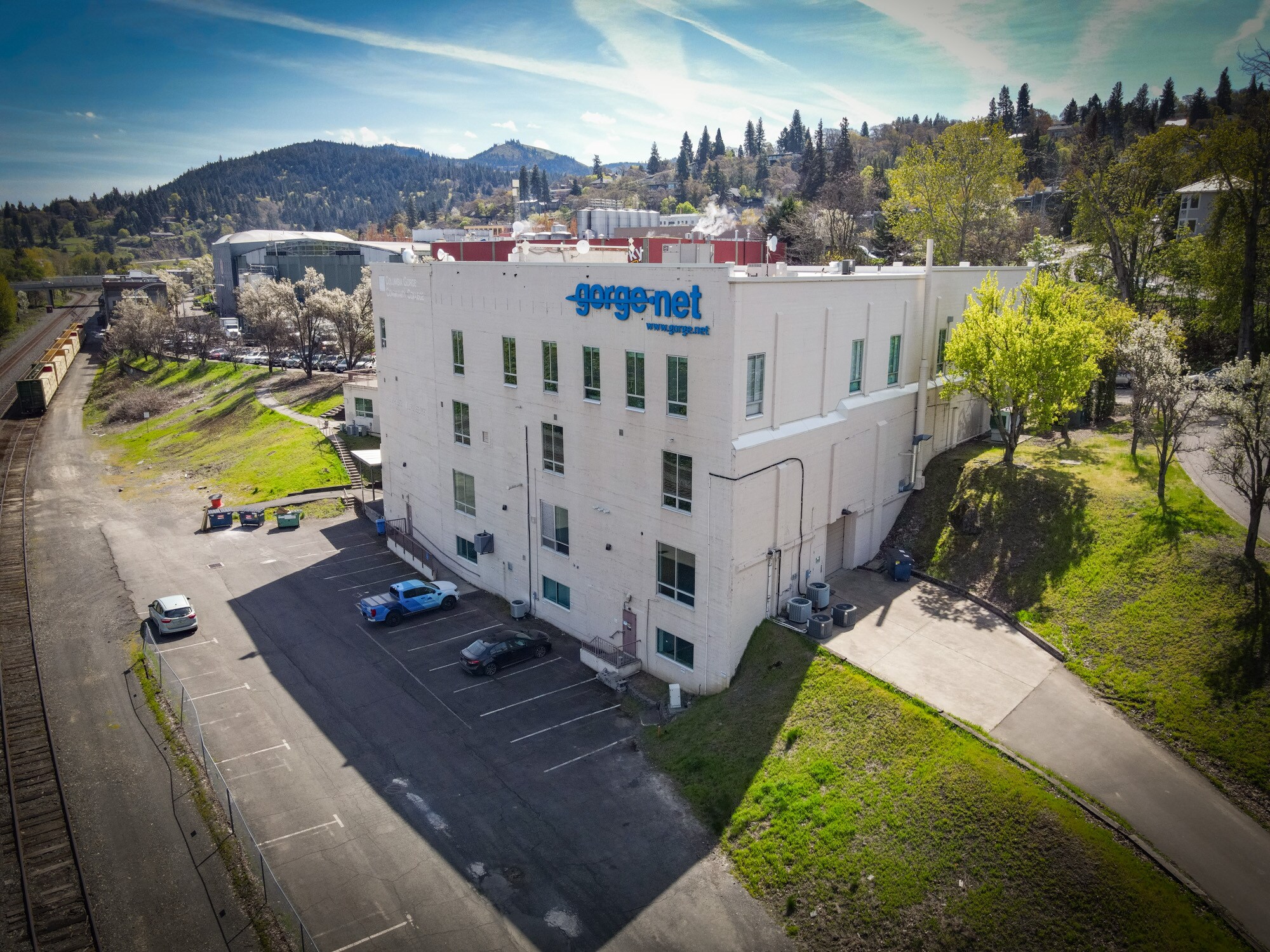 616 Industrial St, Hood River, OR à louer Photo principale– Image 1 sur 15