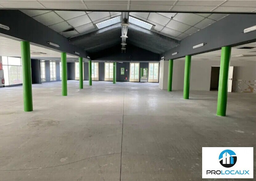 Bureau dans Creil à vendre - Photo de l’immeuble – Image 2 sur 9