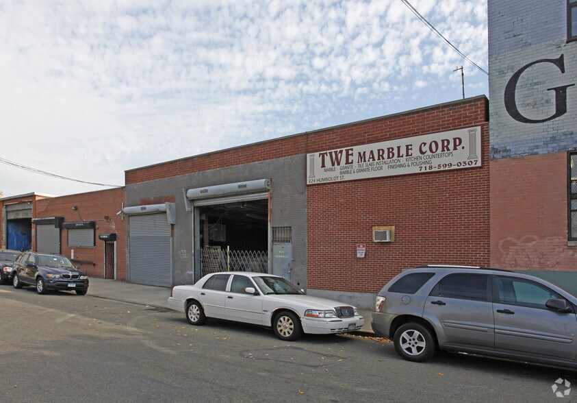 824 Humboldt St, Brooklyn, NY à vendre - Photo principale – Image 1 sur 10