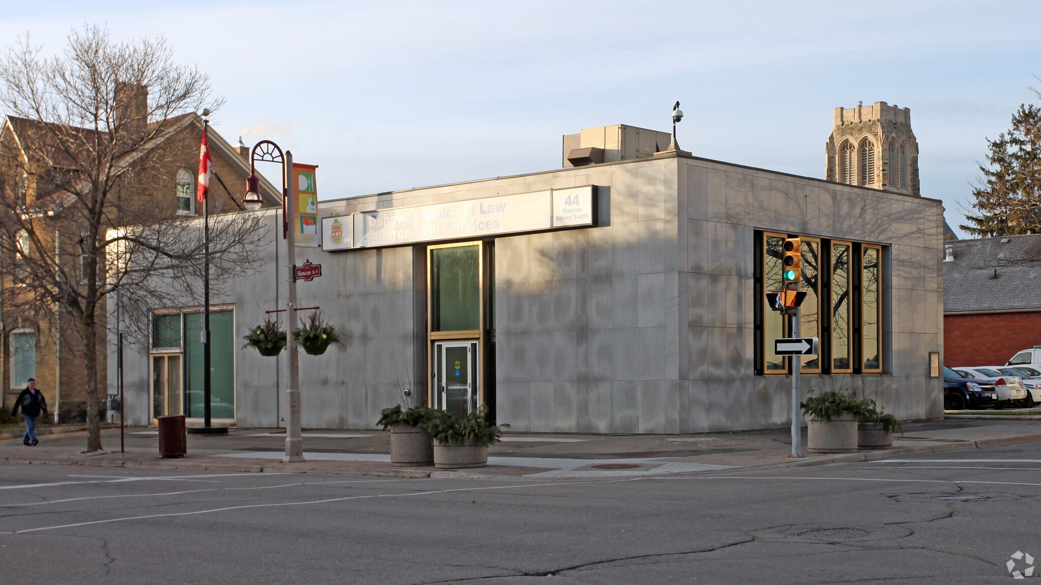 13-23 Athol St. W & 44 Simcoe St. S portefeuille de 2 biens à vendre sur LoopNet.fr Photo principale– Image 1 sur 3