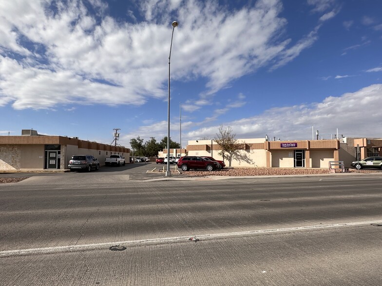 7722 North Loop Dr, El Paso, TX à louer - Photo de l’immeuble – Image 1 sur 33