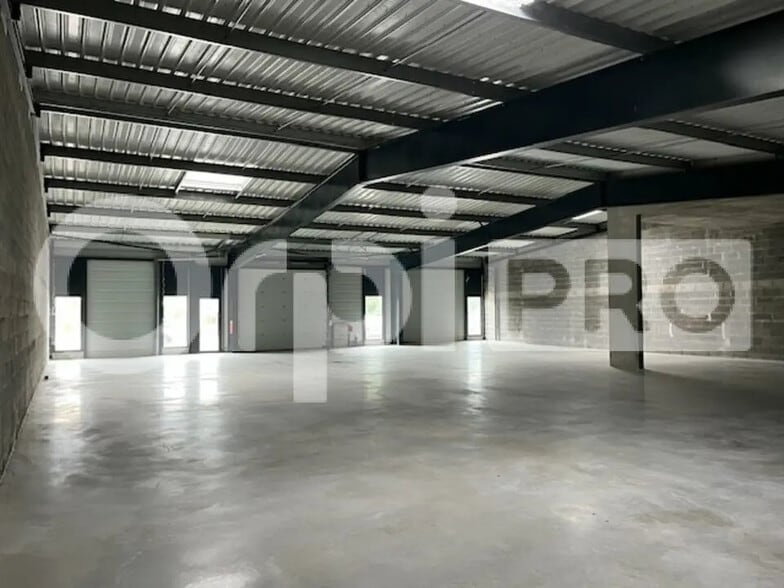 Industriel/Logistique dans La Rochelle à vendre - Photo intérieure – Image 2 sur 4