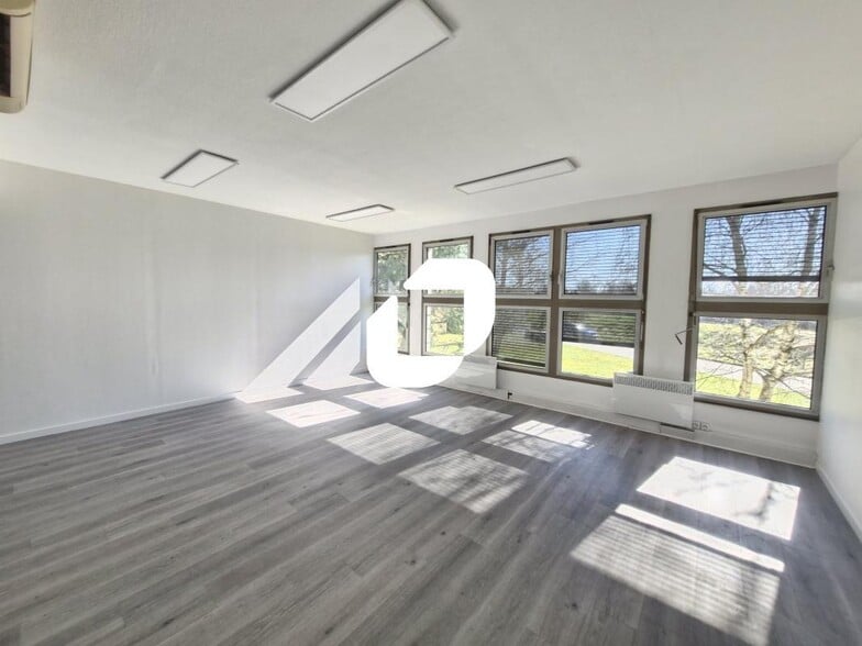 Bureau dans Torcy à louer - Photo de l’immeuble – Image 1 sur 8