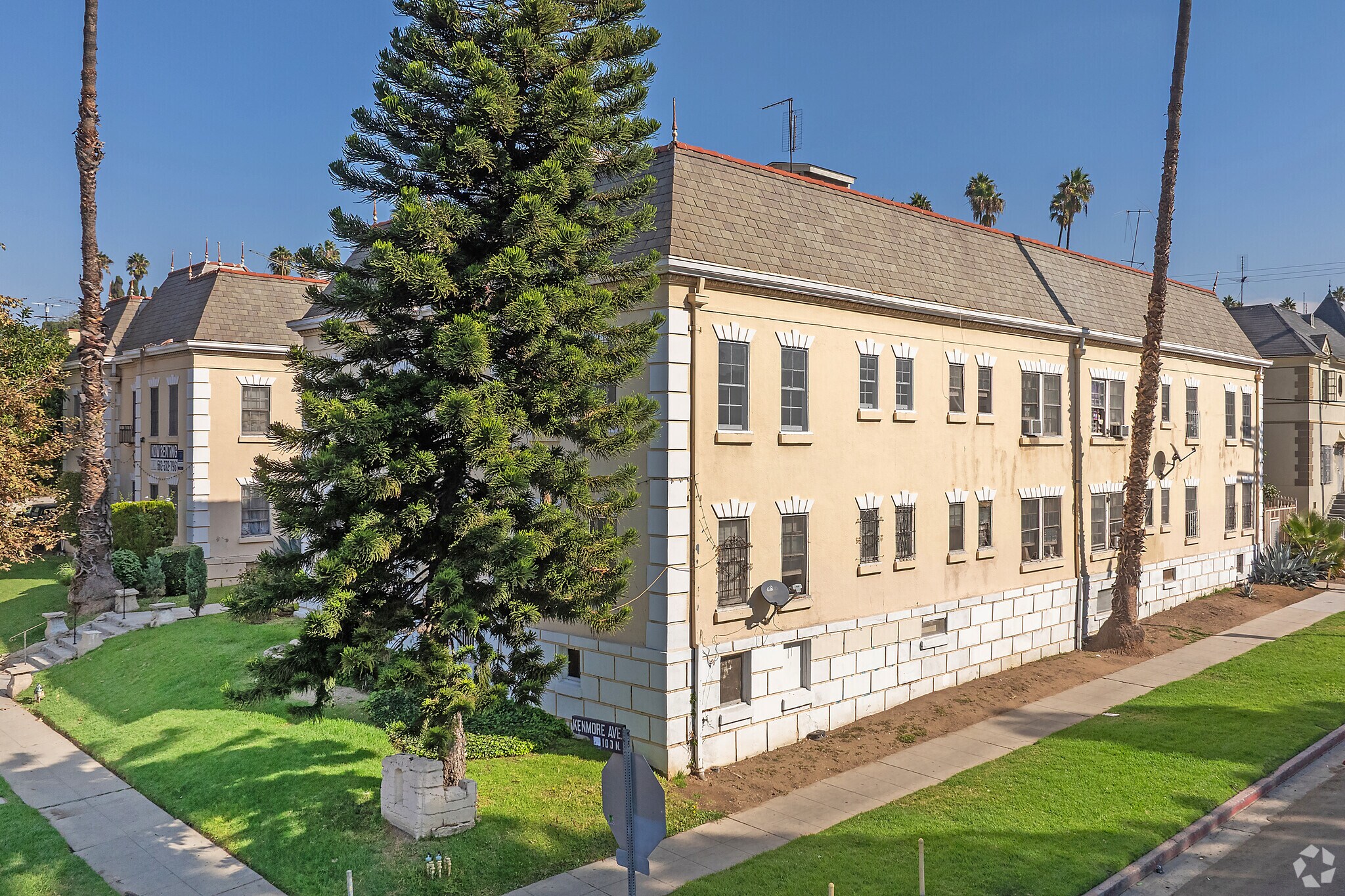 100 N Kenmore Ave, Los Angeles, CA à vendre Photo principale– Image 1 sur 31